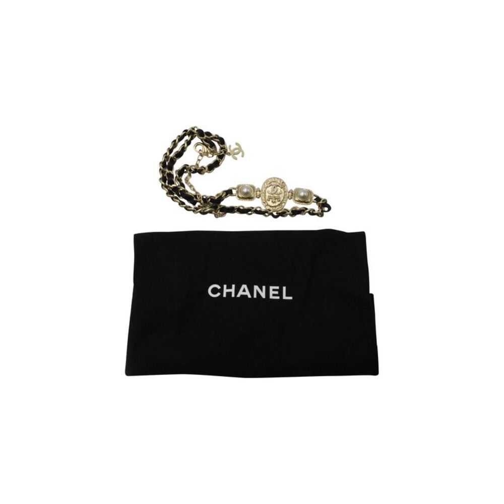 Chanel Pearl and Medallion Chain Belt in Gold Metal